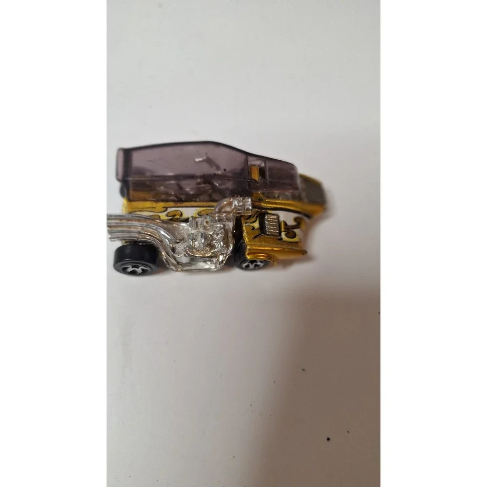 Die-Cast MetalToy Car Hot Wheels Motor Psycho (Popcycle), Gold and Brown variant